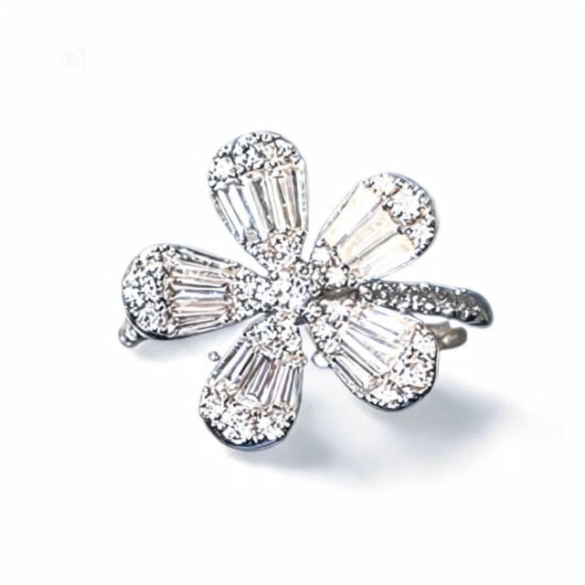 Contemporary 18K White Gold Baguette Diamond Floral 5 Petal Ring Estate For Sale - Image 3 of 3