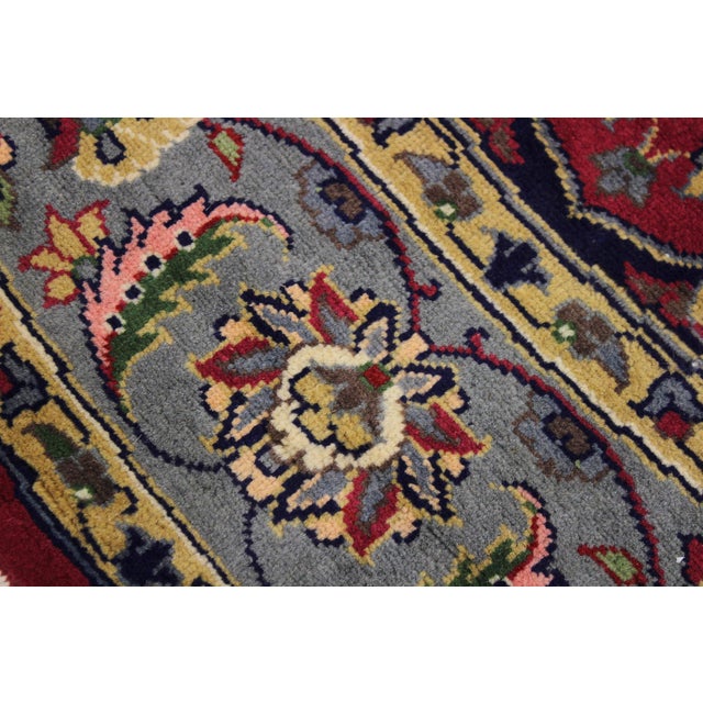 Art Nouveau 1990's Kashan Pak-Persian Pink/Gray Wool Round Rug- 6'1'' X 6'2'' For Sale In New York - Image 6 of 9