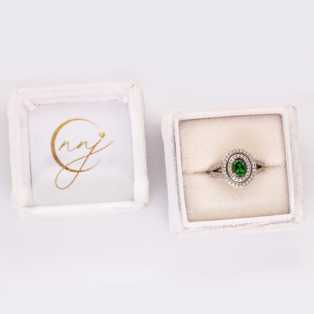 2020s Stunning Chrome Diopside Ring With Earth Mined Diamonds: Solid 14k Gold 7x5mm, Size 6.75 For Sale - Image 5 of 13