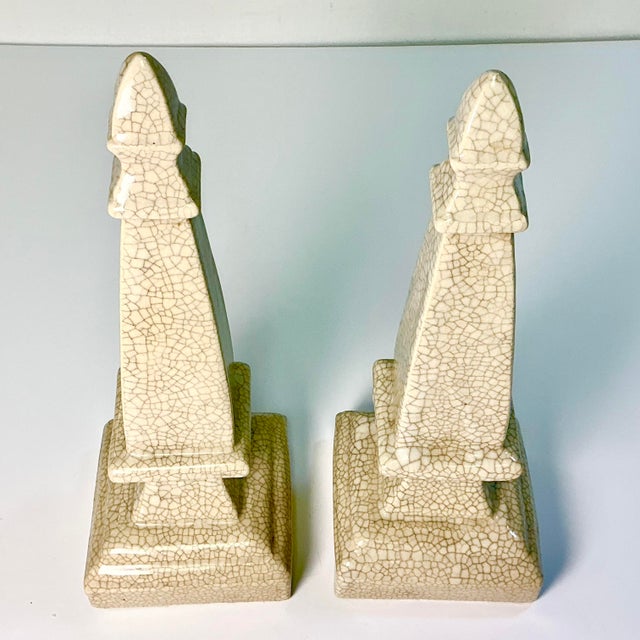 Antique White 1980s Vintage Boho Chic Hollywood Regency Crackle Finish Ceramic Obelisk - A Pair. For Sale - Image 8 of 12