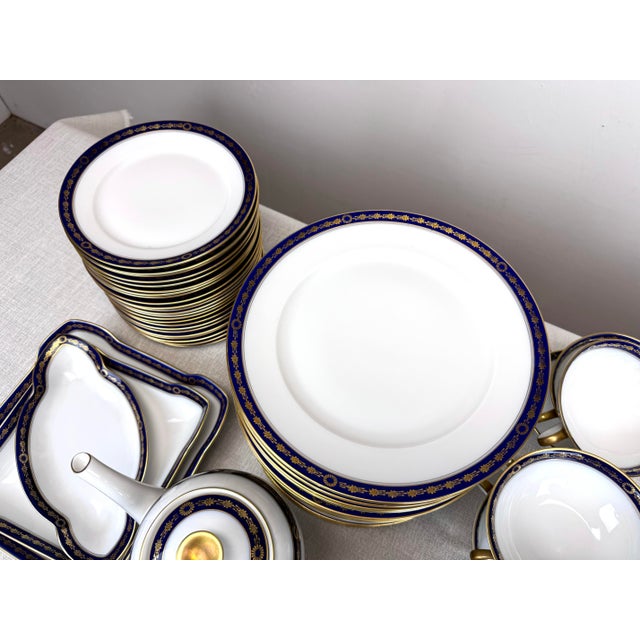 1940’s Rosenthal Winifred v Porcelain 118 Piece Dinnerware Serverware Set White, Gold, Cobalt Blue For Sale - Image 11 of 12