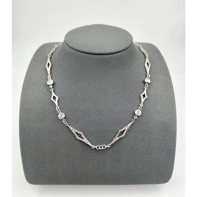 This elegant choker necklace is a refined creation, designed to captivate with its intricate details. Featuring 4 natural...