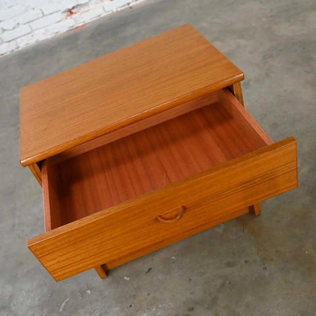Wood Late 20th Century Scandinavian Modern Teak Nightstand End Table Cabinet With Drawer by FBJ Mobler For Sale - Image 7 of 13