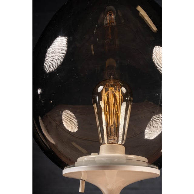 Bill Curry & Design Line MCM Stemlite Tulip Base Table Lamp With Smoked Glass Globe by Design Line Inc. For Sale - Image 4 of 8