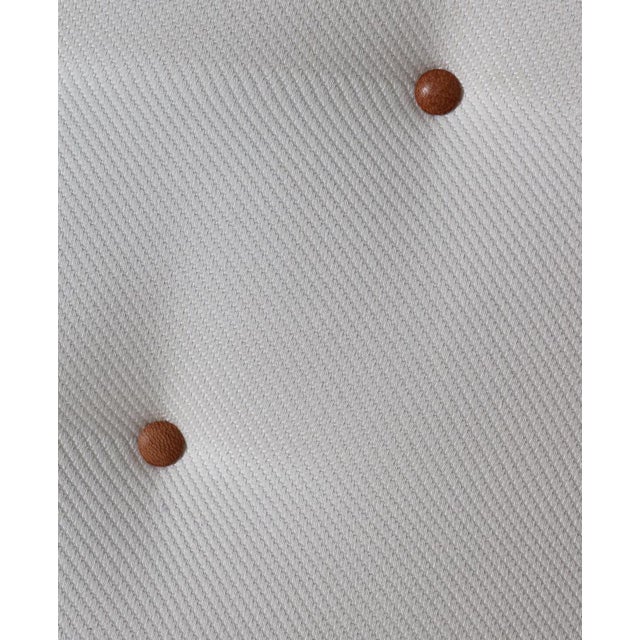 Swedish Cabinetmaker Sofa in Pinewood & White Vägen Linen for Svenskt Tenn, 1940s For Sale - Image 12 of 18