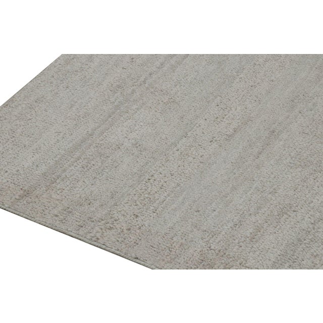 Rug & Kilim Rug & Kilim’s Contemporary Runner and Textural Rug in Solid Gray Striae For Sale - Image 4 of 7