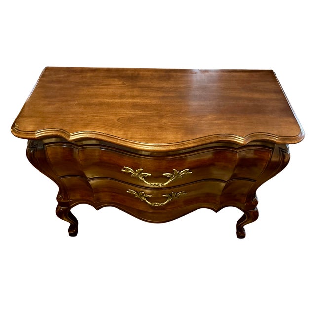 Mid 20th Century John Widdicomb Louis XV Style Bombe Commode – French Provincial Curved Chest of Drawers With Cabriole Legs & Brass Hardware For Sale - Image 11 of 16