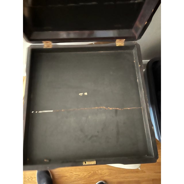 Wood 19th Century China Trade Gilt Lacquer Box Table For Sale - Image 7 of 7