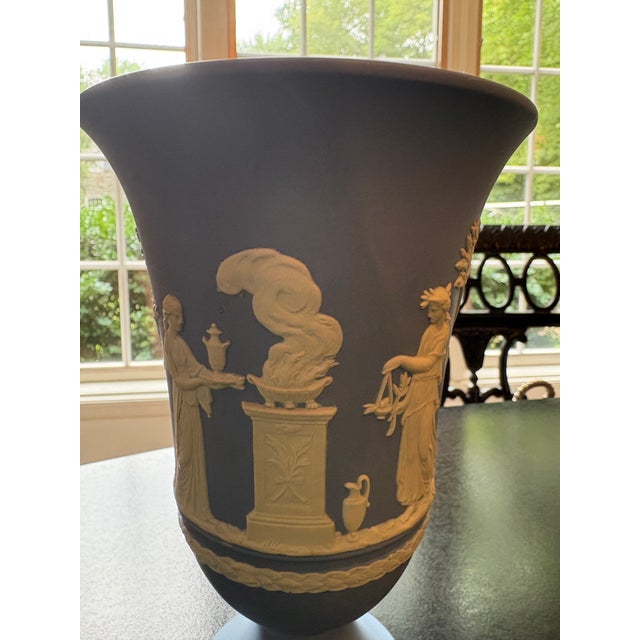 Ceramic 1960s Wedgwood Jasperware Neoclassical Pedestal Vase For Sale - Image 7 of 8