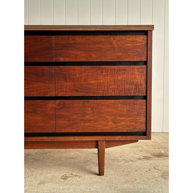 Mid 20th Century 1960s Mid-Century Walnut Nine-Drawer Dresser by Stanley For Sale - Image 5 of 18