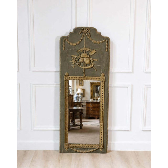 18th Century Beautiful Louis XVI period trumeau in grey-green painted wood For Sale - Image 9 of 10