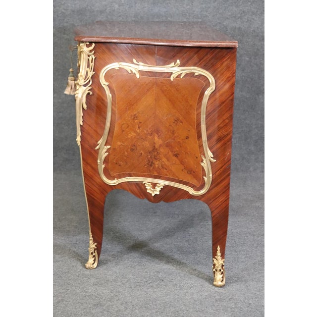 19th C. French Louis XV Style Gilt Bronze Mounted Commode – Ornate Kingwood & Mahogany Marble Top Chest For Sale - Image 10 of 10