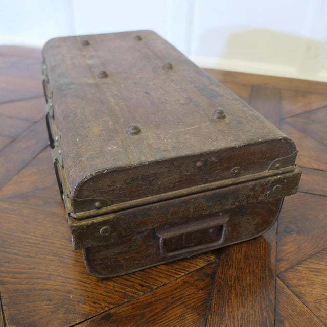 1910s Metal Travel Cabin Trunk by T. Wilkes & Sons, 1910 For Sale - Image 5 of 12