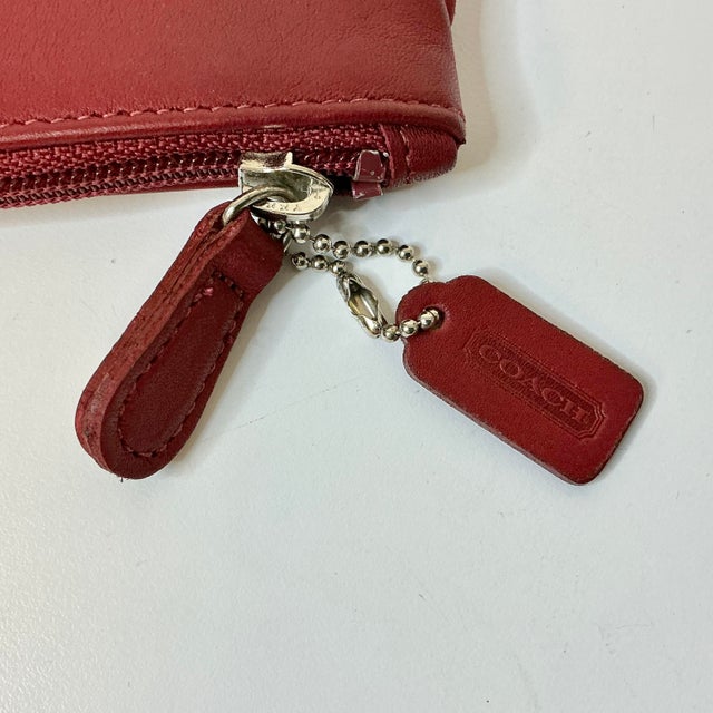 1990s 1996 Vintage Boho Chic Coach Red Leather Cosmetic Pouch. For Sale - Image 5 of 10