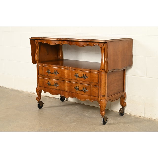 Thomasville French Provincial Louis XV Carved Walnut Buffet Server or Bar Cart, Circa 1970s For Sale - Image 17 of 17