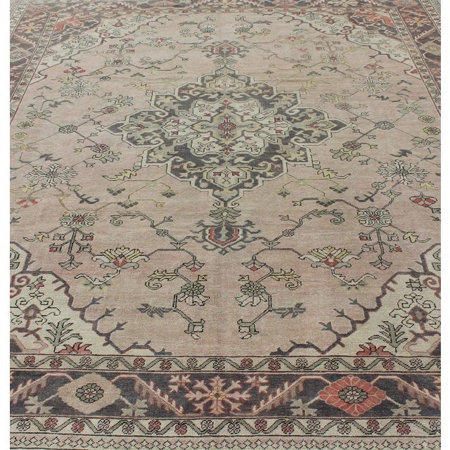 Mid 20th Century Antique Hand-Knotted Turkish Medallion Oushak in Blush Ivory and Charcoal For Sale In Atlanta - Image 6 of 11