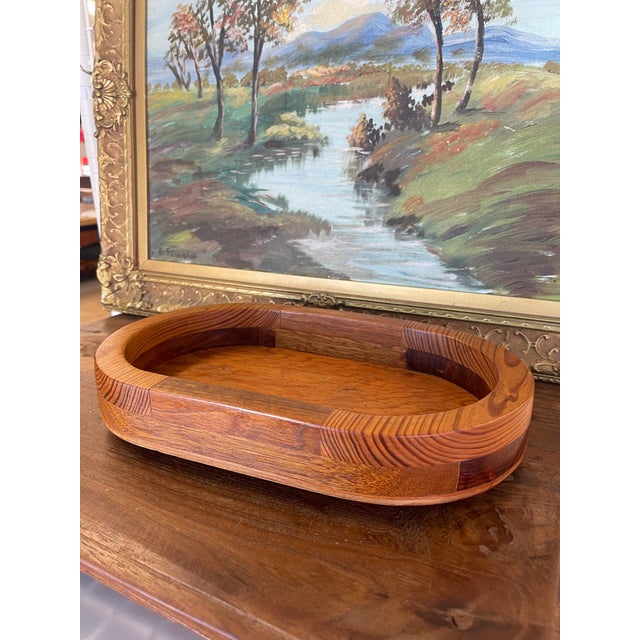 1970s Vintage Mid-Century Modern Oval Wood Tray With Laminated Joinery and Raised Base. For Sale - Image 5 of 10
