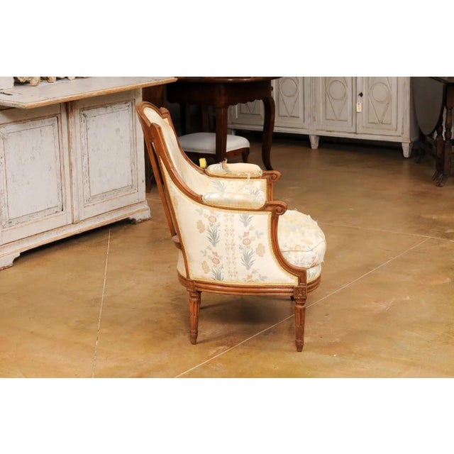 French Louis XVI Period Late 18th Century Walnut Bergère Chair with Curving Back For Sale - Image 10 of 12