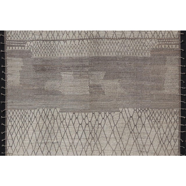 2020s Large Modern Moroccan Rug in Neutral & Warm Tones 14'7 X 16'5 For Sale - Image 5 of 9
