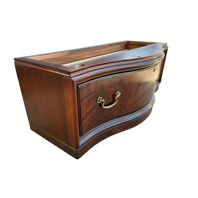1990s Thomasville Mahogany Bogart Serpentine Curio Cabinet Hutch Shelf Breakfront For Sale - Image 11 of 18