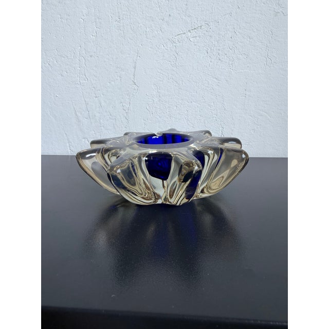 Transparent Mid-Century Italian Murano Glass Sommerso Ashtray With Cobalt Blue Center, 1960s For Sale - Image 8 of 12
