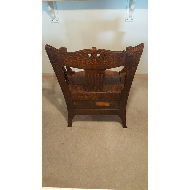 Gothic Late 19th Century American Quarter-Sawn Golden Oak Gothic Revival Throne Chair With Storage For Sale - Image 3 of 9