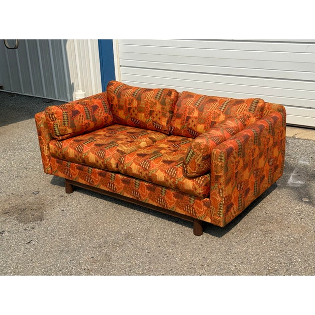 Mid-Century Modern Signed Selig of Monroe Mid-Century Modern Geometric Pattern Pit Loveseat For Sale - Image 3 of 12
