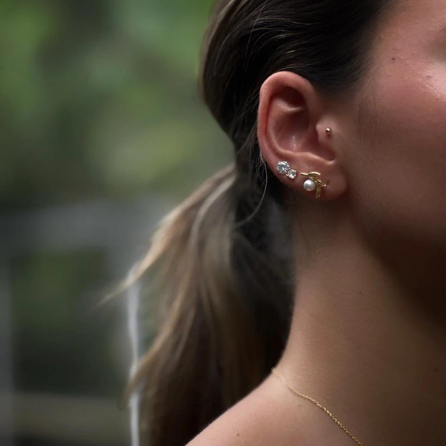 Cleopatra Pearl Floral Gold Earrings, A Pair For Sale In Miami - Image 6 of 8