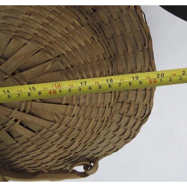 Vintage 1900's Winnebago Woven Market Picnic Lidded Basket with Swing Handles Country For Sale - Image 9 of 10