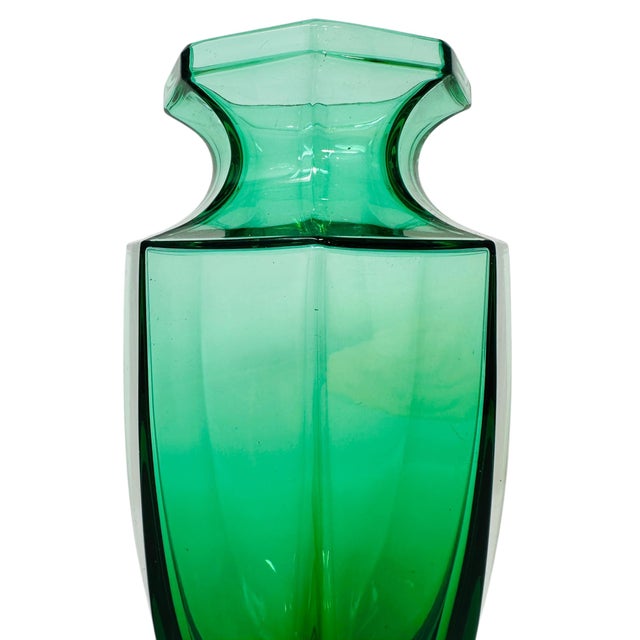 Vibrant Emerald Green Octagon Vase | 1990s Italian 24% Lead Crystal | Royal Gallery Statement Decor For Sale - Image 4 of 13