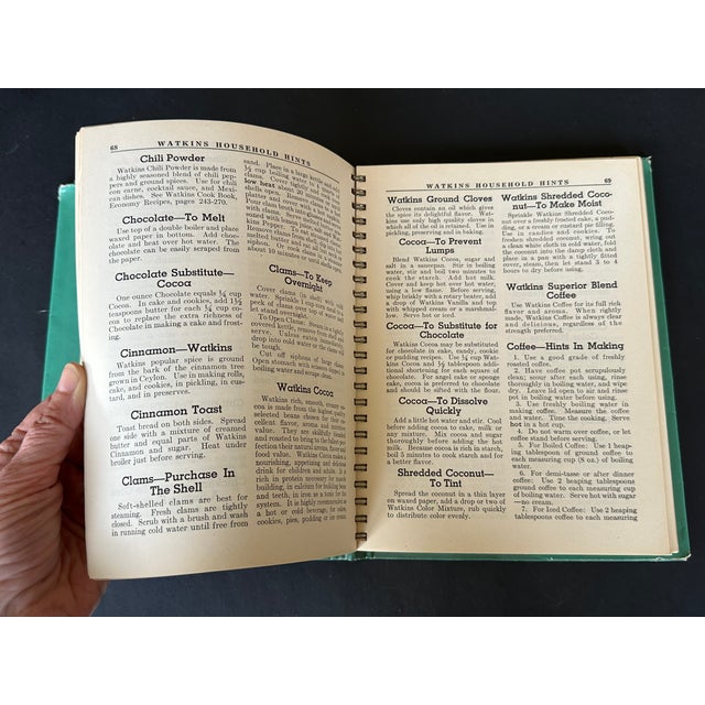 1940s Vintage Household Hints Housekeeping Guide Book For Sale - Image 5 of 12
