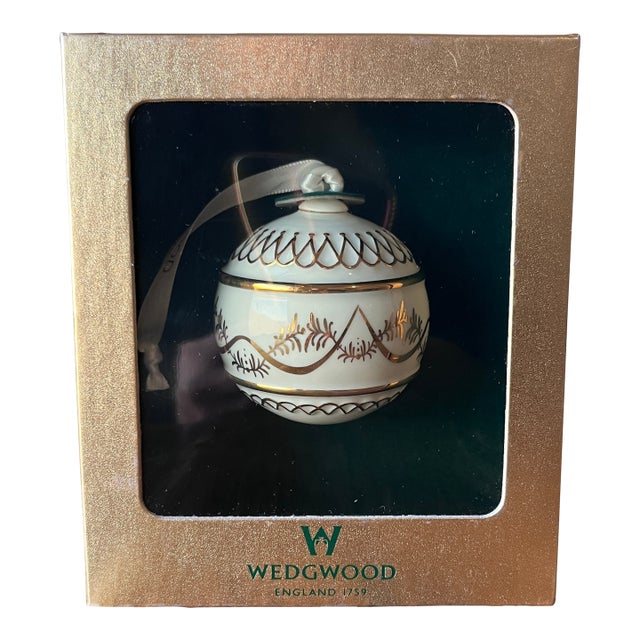 Wedgwood Holiday Splendour Bone China Christmas Ornament With 22 Karat Gold Accent For Sale