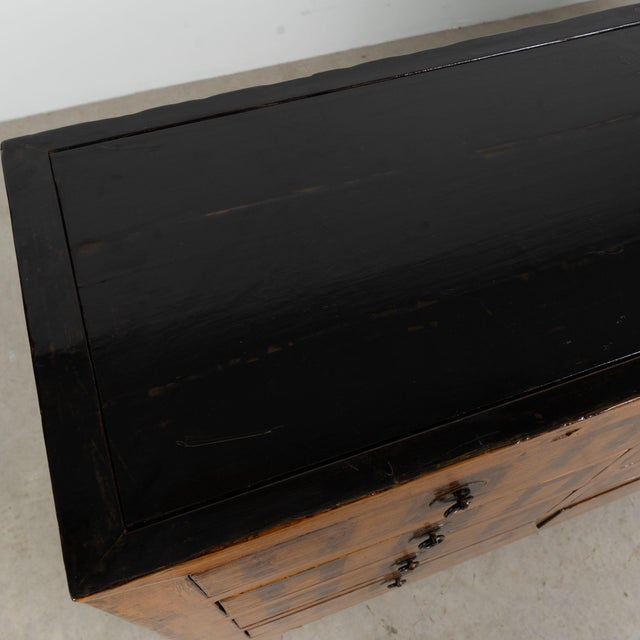 Mid 19th Century 19th Century Chinese Lacquered Apothecary Console With Sixteen Drawers For Sale - Image 5 of 18