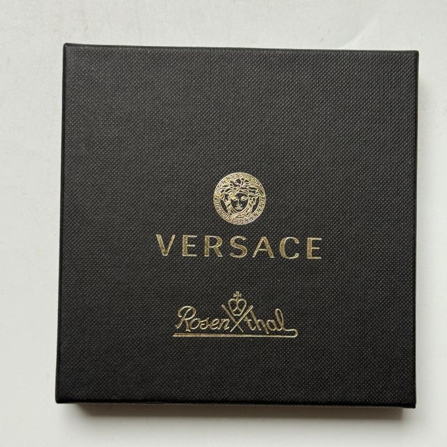 Etoiles de la Mer Plates by Versace for Rosenthal, 2000s, Set of 2 For Sale - Image 6 of 8