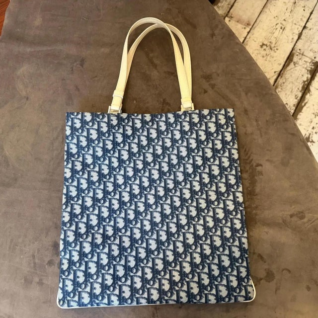 A 2000s John Galliano for Christian Dior Trotter Deep Blue and Cream Tote Bag For Sale - Image 6 of 18