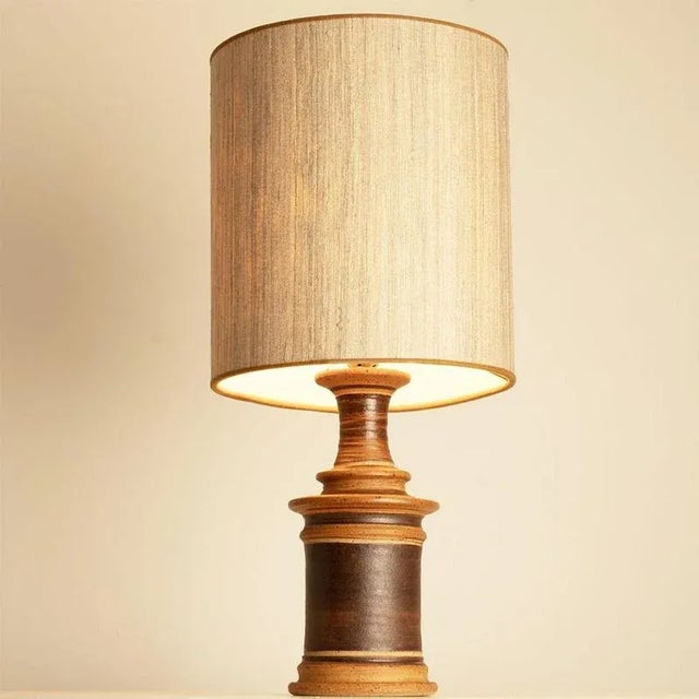 Textured Ceramic Table Lamp with Lampshade attributed to R. Houben, 1970s For Sale - Image 4 of 9