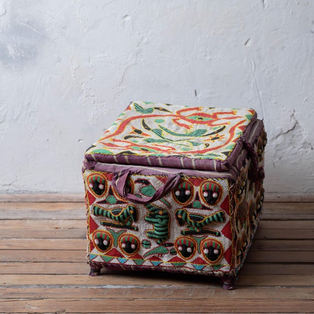 African Yoruba Beaded Tribal Trunk, 20th Century For Sale In Savannah - Image 6 of 16