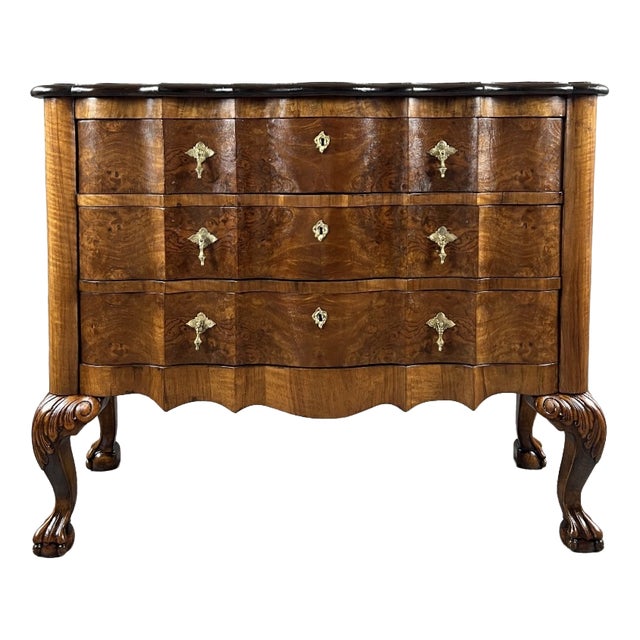 20th Century Louis XV Chest of Drawers in Walnut Burl Veneer For Sale