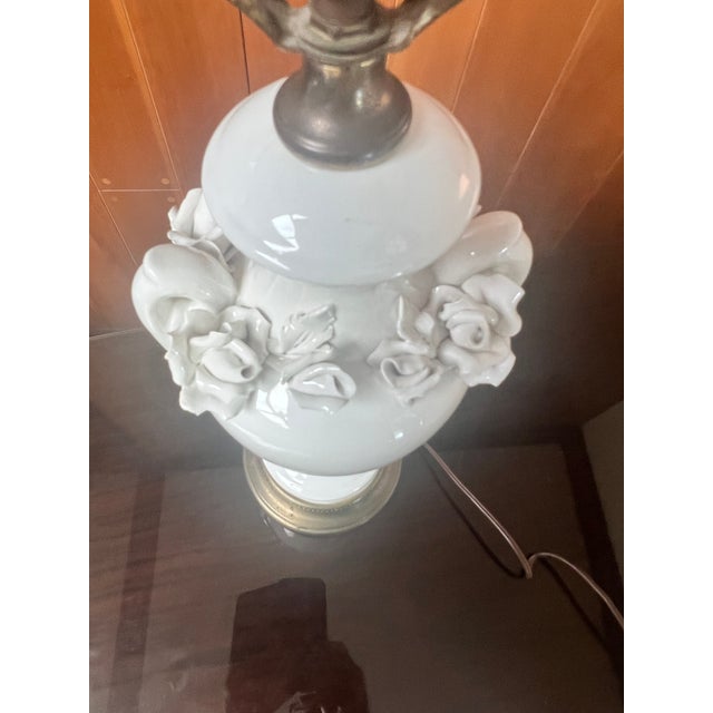 Cream Vintage Mid-Century Porcelain Urn-Style Table Lamp For Sale - Image 8 of 11
