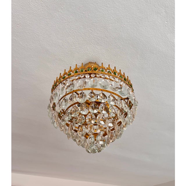 1960s Vintage Brass & Original Emerald Green Crystal Crown Cascade Chandelier – 5 Light For Sale - Image 5 of 17