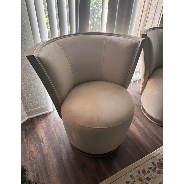 Elevate your living space with this stylish Caracole "U Turn" Accent Chair (Model UPH-417-034-A). Renowned for their...