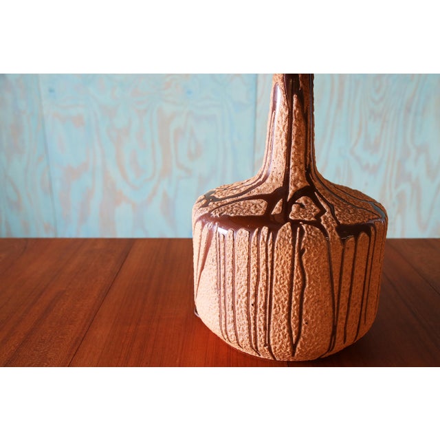 1960s Mid Century Modern Lava Drip Glaze Studio Craft Pottery Table Lamp For Sale - Image 11 of 13