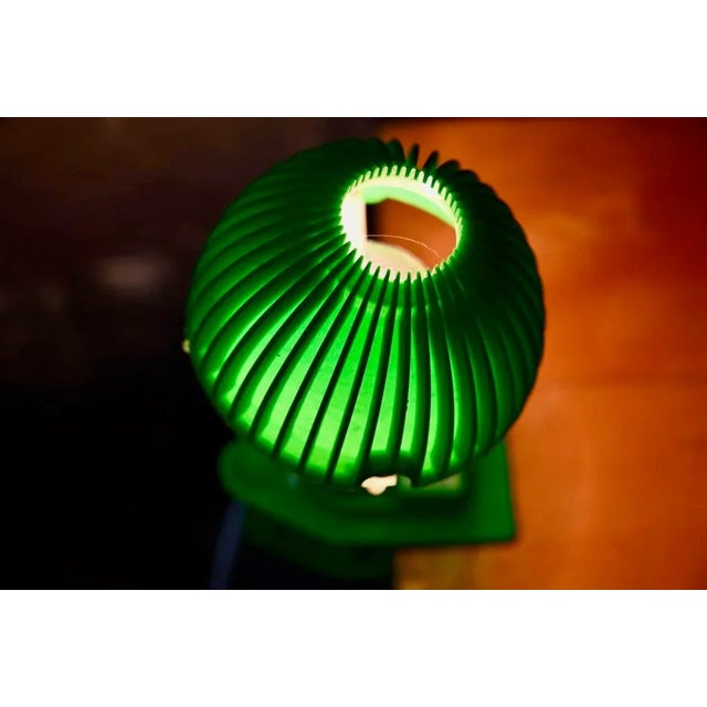 Mushroom Clip Desk Lamp in Green Plastic, France, 1980s For Sale - Image 4 of 8
