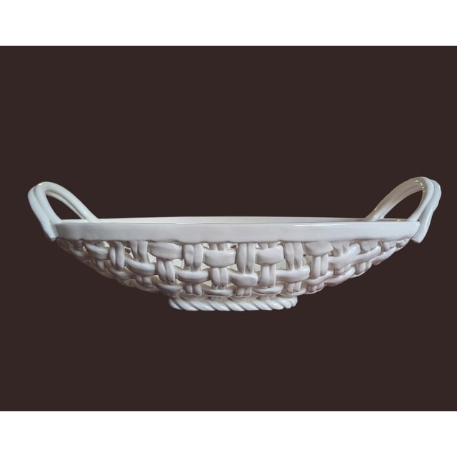 Would fit on a shelf perfectly due to its depth Hold fruit or bread Basket Interior dimensions 13.5" W x 7.5" D
