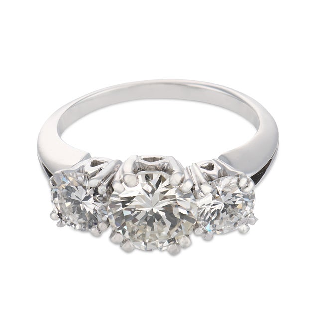 Contemporary Vintage Gia 1.37 Carat Diamond 18k White Gold Engagement Ring, Size 6.5 For Sale - Image 3 of 6