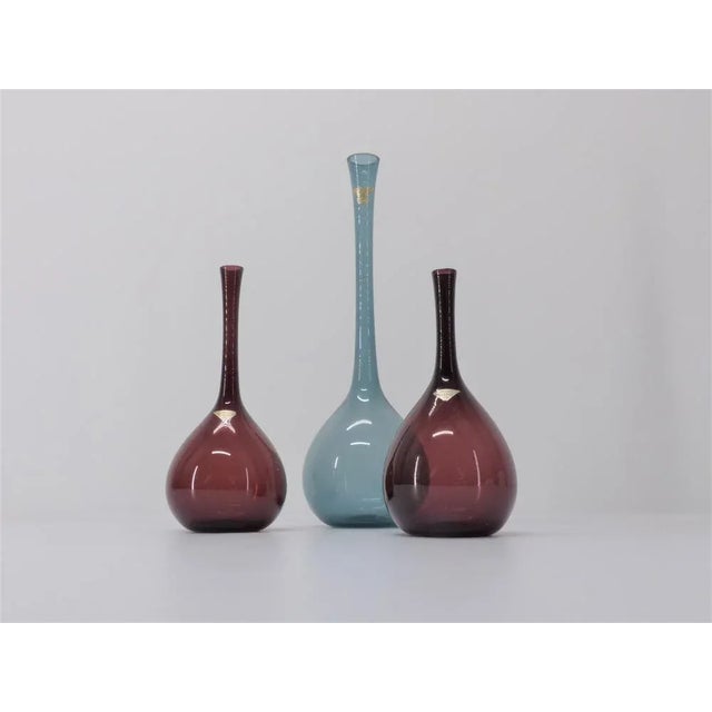 Maroon Scandinavian Tulip Vases by Arthur Percy for Gullaskruf, 1950, Set of 3 For Sale - Image 8 of 8