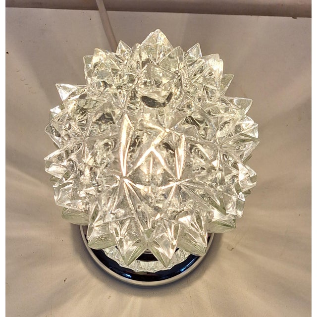 1970s Vintage Table Lamp with Relief Glass Shade in Chrome-Plated Metal Mount, 1970s For Sale - Image 5 of 7