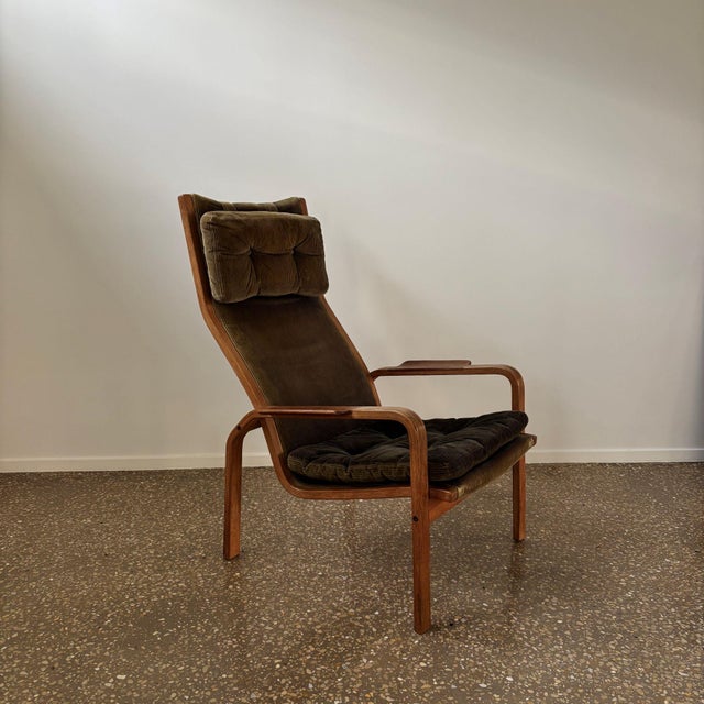 Beautiful easy chair designed by Yngve Ekström for Swedese AB, Sweden, 1960s. The design looks a lot like the well-known...