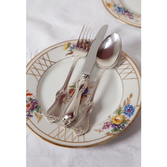 This set includes 8 knives, 8 forks, and 8 spoons. Ideal for appetizers or desserts. Measurements and weights: knives 20...