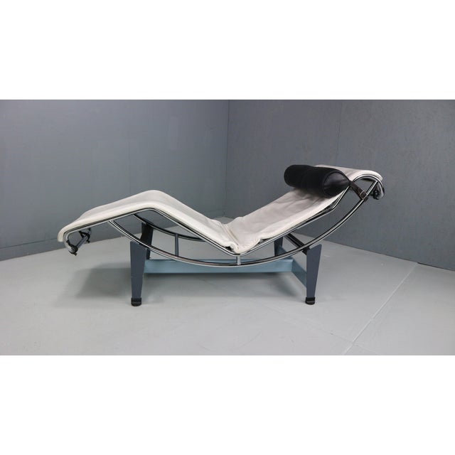 White Leather LC4 Chaise Longue by Le Corbusier for Cassina, 1960s For Sale - Image 6 of 18